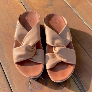 FitFlop Twiss Slide size 7 Wide Intertwined Straps. Elegant Ruched Effect
